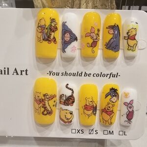 Disney theme Winnie the Pooh Yellow and White Nail Art Set - Press On Nails
